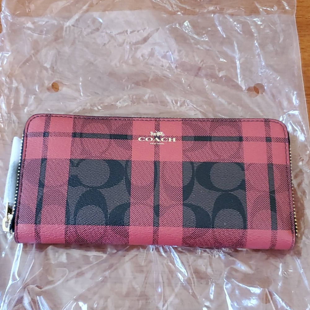 Coach Slim Accordian Zip Wallet